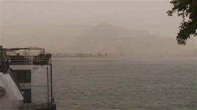 إغلاق الملاحة الجوية والنهرية والطرق السريعة في أسوان بسبب العواصف والأتربة | بث مباشر