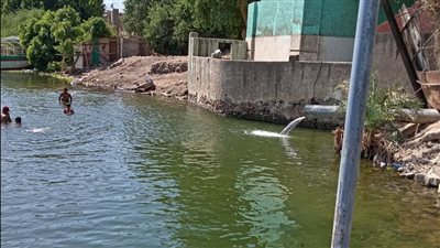 أول تعليق من البيئة على صرف مياه ملوثة في نهر النيل بجوار كوبري الوراق 