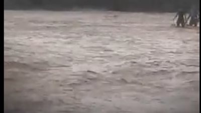 دمار واسع.. وفاة 45 شخصًا إثر فيضانات عارمة في اليمن