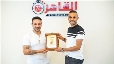 القاهرة 24 يكرم محمد عطية بعد نجاح أغنية بطيخ لدعم غزة