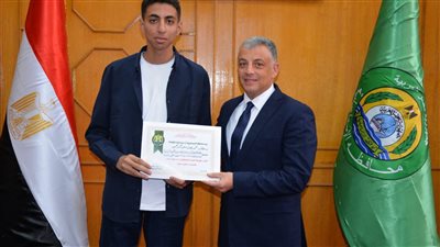 محافظ الإسماعيلية يكرم أوائل الثانوية العامة من أبناء المحافظة