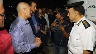  محافظ القاهرة يقود حملة ليلية مكبرة لمنع إلقاء مخلفات المباني والردش بما يعوق الحركة المرورية | صور 