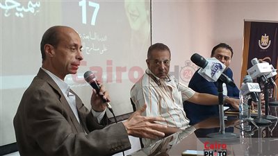 نجل أسامة عباس يتحدث عن محطات مهمة في مشوار والده: كان بيشتغل في المحاماة الصبح والفن بليل