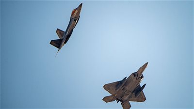  لمواجهة التهديدات الإيرانية.. أمريكا تعلن وصول مقاتلات إف-22 إلى الشرق الأوسط 