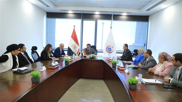 وزير الصحة والسكان،