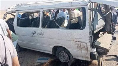 جميعهم من بني سويف.. إصابة 14 شخصًا في انقلاب ميكروباص على الطريق الصحراوي بالجيزة