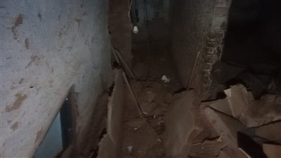 إنقاذ أسرة بالكامل من الهلاك تحت أنقاض منزل انهار بأسوان