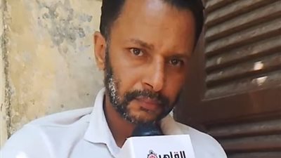شاب يبحث عن شقيقه المريض: عنده كهربا زايدة على المخ.. ولفينا عليه محافظات مصر | بث مباشر