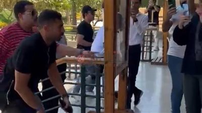 أحمد فتحي وشريف إكرامي على رأس الحضور في جنازة صلاح حسني