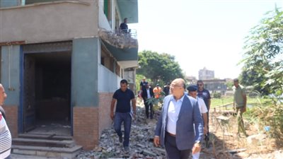 استمرار إزالة التعديات على النيل لإنشاء المرحلة الأخيرة من ممشى أهل مصر ببنها