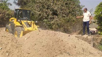 إعادة غلق معبر مخالف وغير قانوني على السكة الحديد بقرية أم صابر في البحيرة| صور