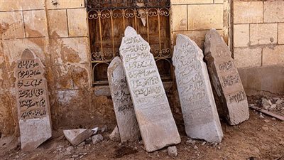 مصدر بالآثار عن شواهد القبور: شكلنا لجنة لفحصها تمهيدًا لتسجيل التراثي منها