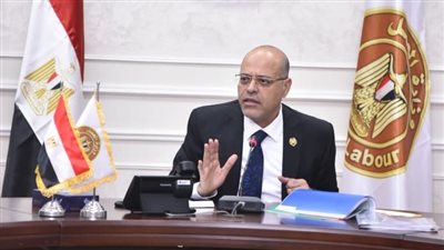 برواتب تصل لـ 9 آلاف جنيه.. العمل تعلن عن وظائف جديدة للشباب 