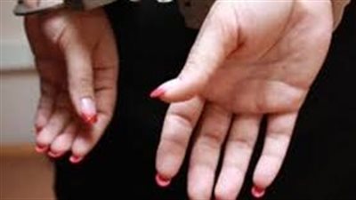 على طريقة زهرة وأزواجها الخمسة.. القبض على سيدة جمعت بين 3 أزواج بالفيوم|بث مباشر 