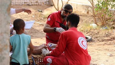 الهلال الأحمر: تقديم دعم نفسي أولي للأسر المتضررة من الطقس السيء بالوادي الجديد 
