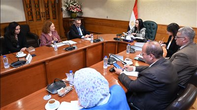 التضامن تبحث سبل رعاية ودعم الفلسطينيين العابرين من غزة مع إنقاذ الطفولة