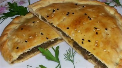 وصفة بيتي بامتياز.. طريقة عمل العيش باللحمة بالفرن في 3 خطوات فقط