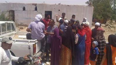 توزيع نصف طن دواجن مجانا على أهالي القرى المتضررة من السيول بالوادي الجديد| صور