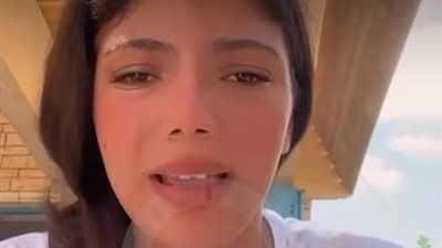 فتاة تكشف تفاصيل اعتداء لاعب الأهلي السابق على والدها: كسر رجله وبيجيله تشنجات من الوجع | فيديو