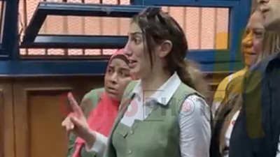 انهيار زوجة عصام صاصا أمام قسم الشرطة بعد حادث مشاجرة الملهى الليلي بكورنيش المعادي