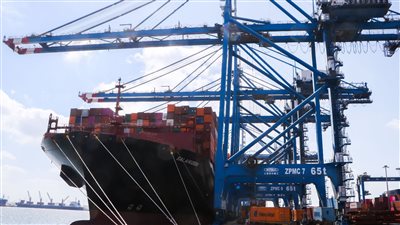 ميناء دمياط ينجح في استقبال أكبر غاطس لسفينة حاويات منذ افتتاحه