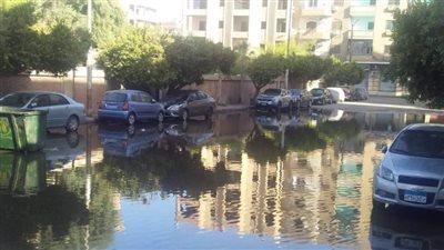 غرق شارع الراهبات بنجع حمادي بعد سرقة أجزاء من أحد أبواش الحرائق | بث مباشر