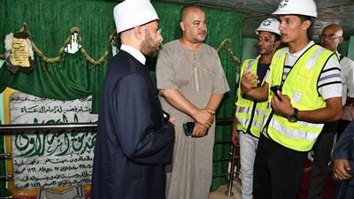 وزير الأوقاف يتفقد أعمال ترميم وصيانة مقبرة ضريح الشعراوي بدقادوس