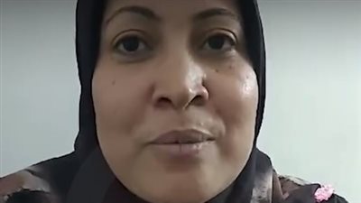 كان الخامس.. والدة الأول على الثانوية العامة علمي رياضة: ربنا نصفه وبشكر وزير التعليم| فيديو