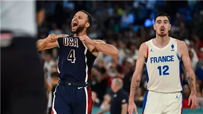 ماكدونالدز الفرنسية تهدد بإزالة منتج من قائمتها بسبب اللاعب ستيفن كاري