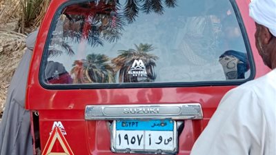 إصابة 6 أشخاص إثر انقلاب سيارة ميني باص بأسوان 