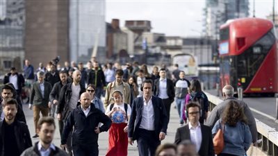 تراجع معدل البطالة في بريطانيا إلى 4.2% خلال الربع الثاني