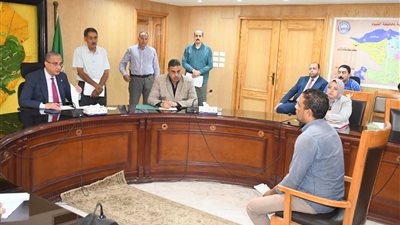 خلال لقائه الدوري بالمواطنين.. محافظ الفيوم يوجه بتوفير الرعاية الطبية والعلاج على نفقة الدولة للحالات المرضية