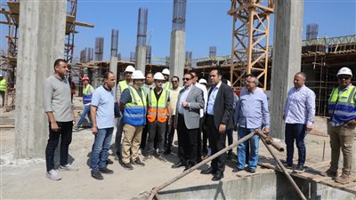 محافظ المنوفية: مستشفى الشهداء الجديد تكلفته 1.3 مليار جنيه.. ولجنة مختصة لمعاينة هبوط شارع الجامع 