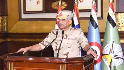 وزير الدفاع يشهد تنفيذ المرحلة الرئيسية لمشروع مراكز القيادة التعبوي للجيش الثاني الميداني