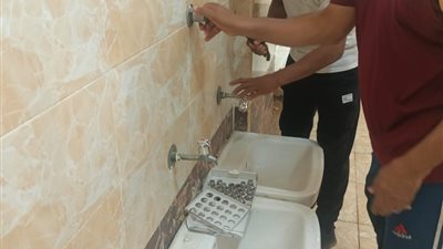 مياه الفيوم: تركيب 350 قطعة موفرة لترشيد استهلاك المياه بمدارس إبشواي