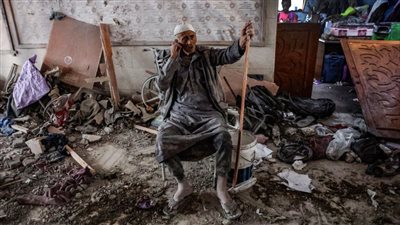 عمره 90 عامًا.. نجاة مسن فلسطيني من هجوم الاحتلال بعد استشهاد أسرته