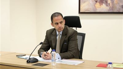 نائب وزير الصحة يوصي بزيادة أعداد أسرّة الرعايات والقوة البشرية في المناطق الأكثر احتياجًا