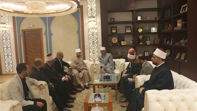 المفتي والأزهري يبحثان تشكيل لجنة عمل مشتركة لتحويل روح التعاون الإيجابية إلى إجراءات عملية