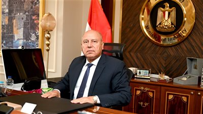 وزير الصناعة يوافق على تعيين رئيس أسترازينيكا بغرفة صناعة الأدوية