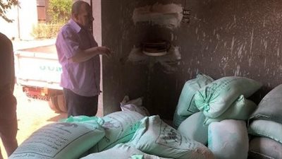 ضبط 2 طن و850 كيلو دقيق مجهول المصدر في الشرقية