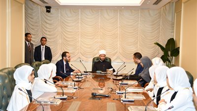 وزير الأوقاف يلتقي أول كورال أطفال متخصص في الإنشاد الديني وتلاوة القرآن 