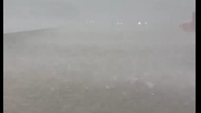 أمطار غزيرة تضرب الطائف.. والسلطات السعودية تحذر: ابتعدوا عن الأودية ومجاري السيول