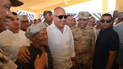 وزير الري عن تلبية طلب مواطن للتصوير معه: كان سعيد بوصول المياه لقلب سيناء وإقامة تجمعات تنموية