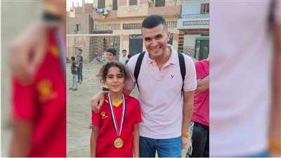 الحريفة.. حكاية الصغيرة ملك لاعبة كرة الشوارع بالشرقية | صور وفيديو