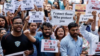 إضراب بجميع مستشفيات الهند بسبب اغتصاب وقتل طبيبة داخل كلية الطب 