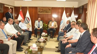 وزير قطاع الأعمال العام يستهل زيارته لشركة الدلتا للصلب بلقاء محافظ القليوبية