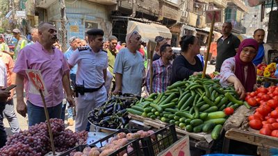 حي شرق الإسكندرية يشن حملة رقابية مفاجئة على سوق زنانيري