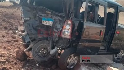 إصابة 12 شخصًا في تصادم سيارتين على الطريق الأوسطي | صور 