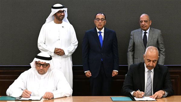 جانب من توقيع الاتفاقية