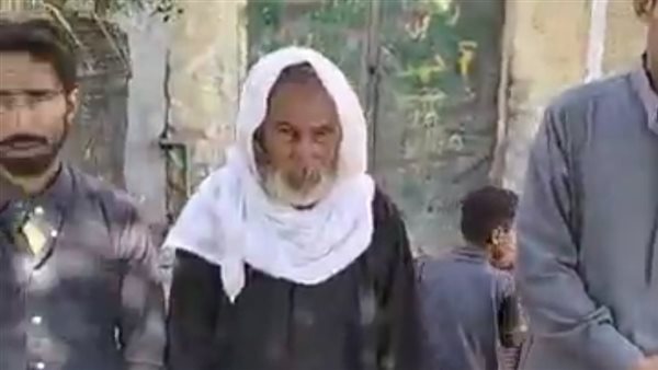 أهالي القرية 